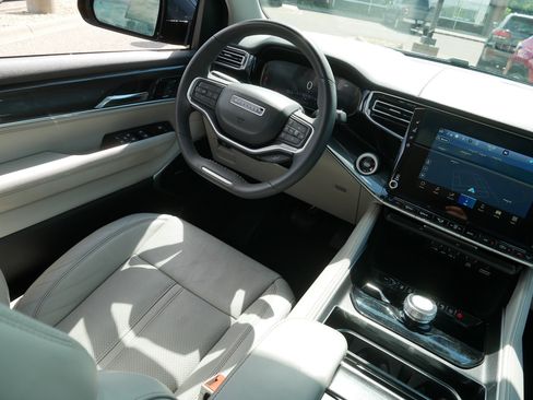 Used 2022 Jeep Wagoneer Series I w/ Convenience Group I AWD/4WD image 9