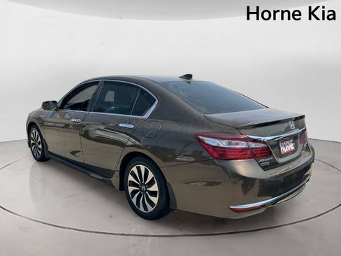 Used 2017 Honda Accord Touring image 5