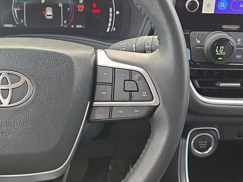 Used 2025 Toyota Grand Highlander FWD image 21