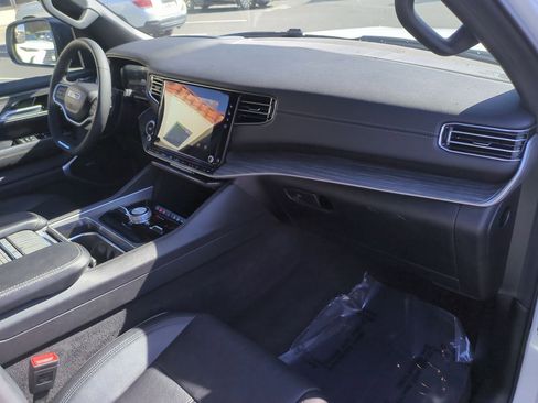 Used 2024 Jeep Wagoneer L Series III w/ Flexible Seating Group image 36