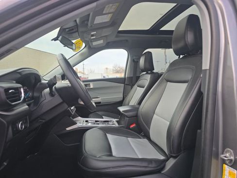 Used 2024 Ford Explorer XLT w/ XLT Sport Appearance Package image 13