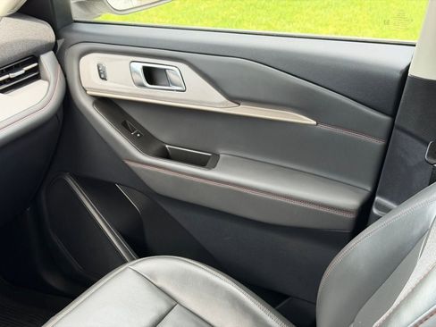 Certified 2025 Ford Explorer Active w/ Active Comfort Package image 37