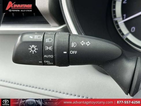 Used 2023 Toyota Highlander XLE AWD/4WD image 29