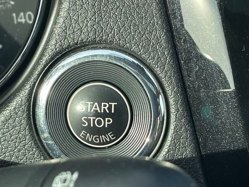 Used 2019 Nissan Rogue SL w/ Premium Package image 30