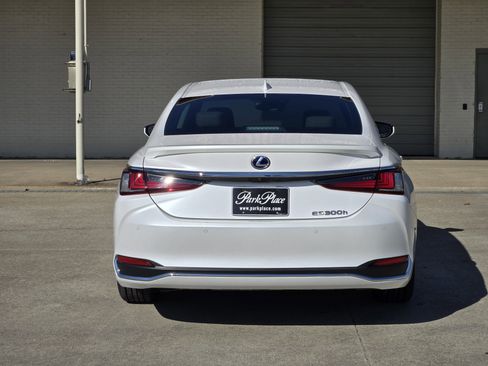 Used 2020 Lexus ES 300h w/ Premium Package image 8