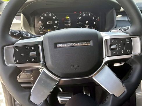 New 2025 Land Rover Discovery Dynamic SE image 28