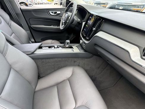Used 2025 Volvo XC60 B5 Plus image 8