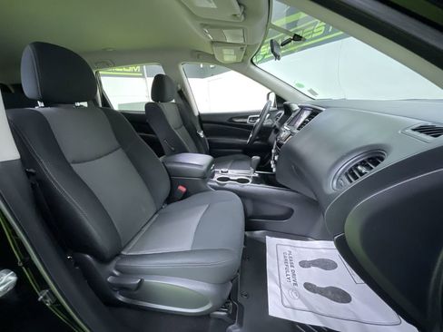 Used 2020 Nissan Pathfinder S image 29