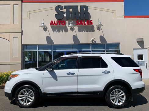 Used 2015 Ford Explorer XLT w/ Equipment Group 202A AWD/4WD image 4