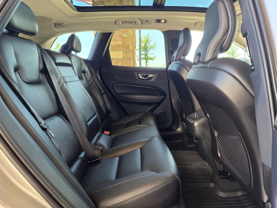 Used 2019 Volvo XC60 T6 Momentum w/ Multimedia Package AWD/4WD image 21