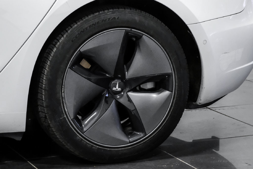 Used 2018 Tesla Model 3 Long Range RWD image 62