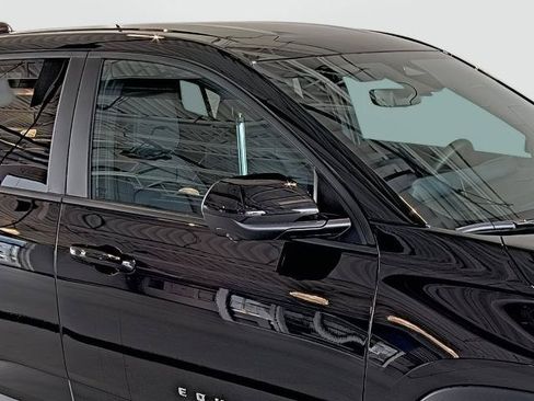 New 2026 Chevrolet Equinox LT w/ Convenience Package II AWD/4WD image 17