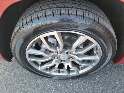 Used 2024 GMC Terrain Denali w/ Denali Premium Package AWD/4WD image 40