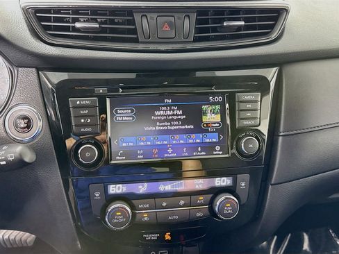 Used 2020 Nissan Rogue SV w/ Premium Package AWD/4WD image 18