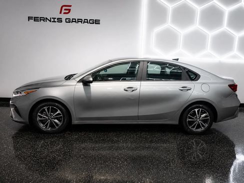 Used 2022 Kia Forte LXS FWD image 3