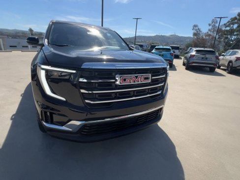 Used 2025 GMC Acadia Elevation image 3