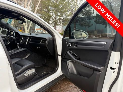 Used 2018 Porsche Macan Base image 11