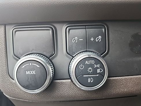 Used 2021 GMC Yukon XL SLT image 30