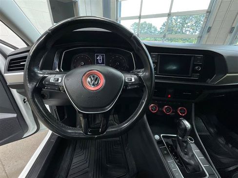 Used 2019 Volkswagen Jetta SE FWD image 14