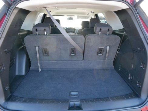 Used 2020 Chevrolet Traverse LT image 21