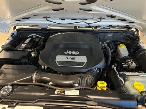 Used 2014 Jeep Wrangler Unlimited Rubicon w/ Dual Top Group AWD/4WD image 38