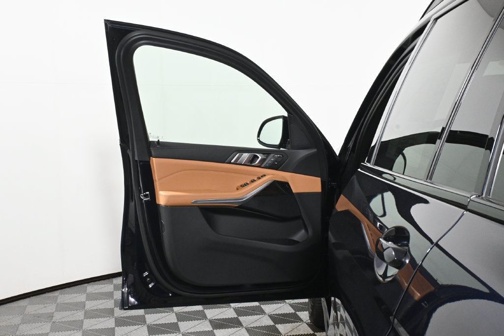 Used 2027 BMW X7 xDrive40i w/ M Sport Package AWD/4WD image 28