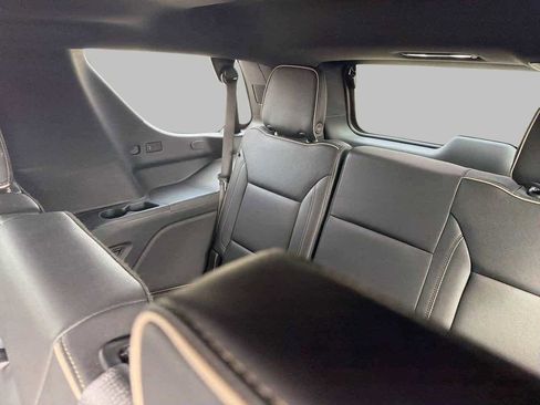 Used 2024 GMC Yukon SLT image 17
