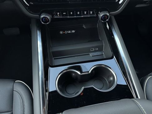 New 2026 Chevrolet Suburban Premier image 17