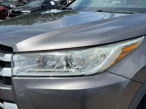 Used 2019 Toyota Highlander XLE FWD image 9