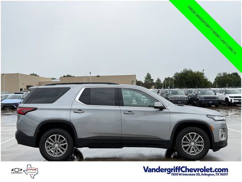 Used 2023 Chevrolet Traverse LT AWD/4WD image 3