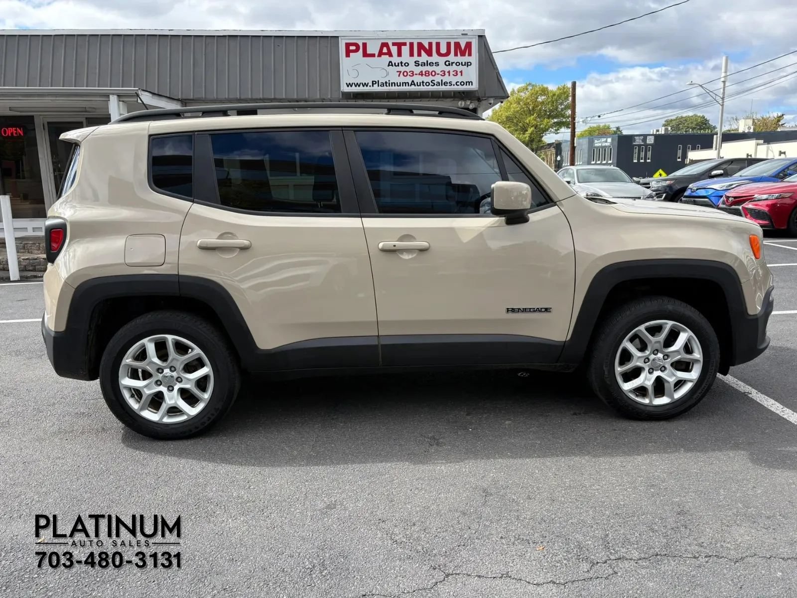 Used 2016 Jeep Renegade Latitude w/ Popular Equipment Group AWD/4WD image 2