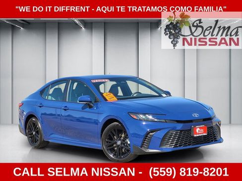 Used 2025 Toyota Camry SE AWD/4WD image 1