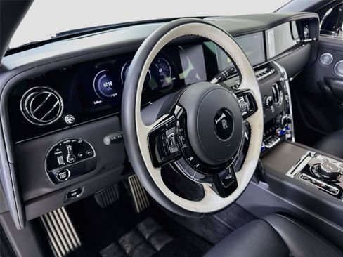 Used 2025 Rolls-Royce Cullinan AWD/4WD image 12
