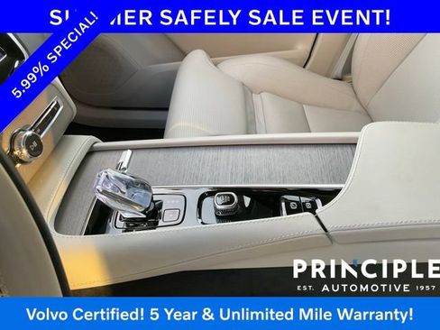 Certified 2025 Volvo XC90 T8 Ultra w/ Protection Package Premier AWD/4WD image 18
