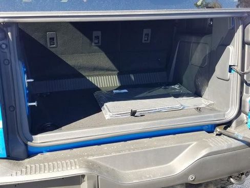 New 2025 Ford Bronco Badlands image 12