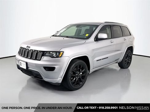 Used 2021 Jeep Grand Cherokee Laredo X AWD/4WD image 1