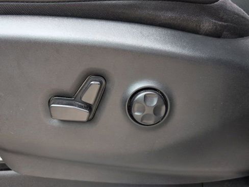 Used 2024 Chrysler Pacifica Touring-L FWD image 14
