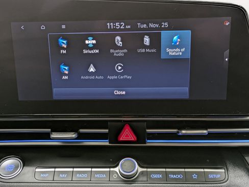 Used 2022 Hyundai Elantra Limited image 9