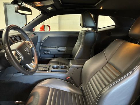 Used 2013 Dodge Challenger R/T image 10