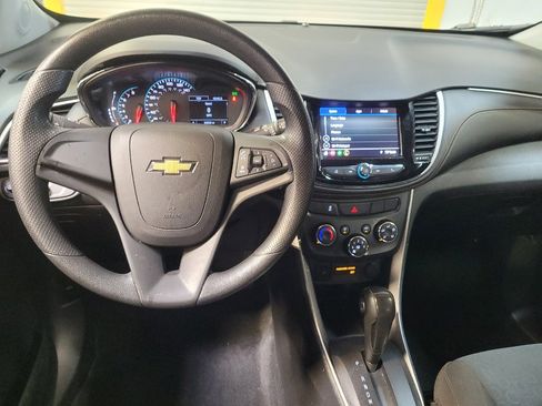 Used 2021 Chevrolet Trax LS FWD image 22
