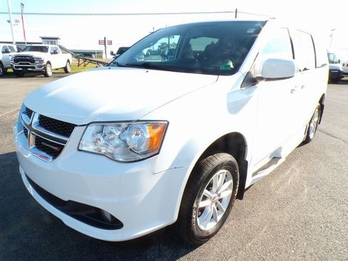 Used 2018 Dodge Grand Caravan SXT w/ Rear Park Assist Package image 1