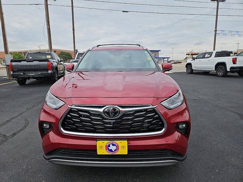 Used 2024 Toyota Highlander Platinum AWD/4WD image 8