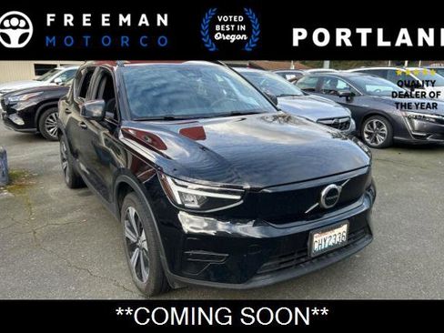 Used 2023 Volvo XC40 Recharge Core image 1