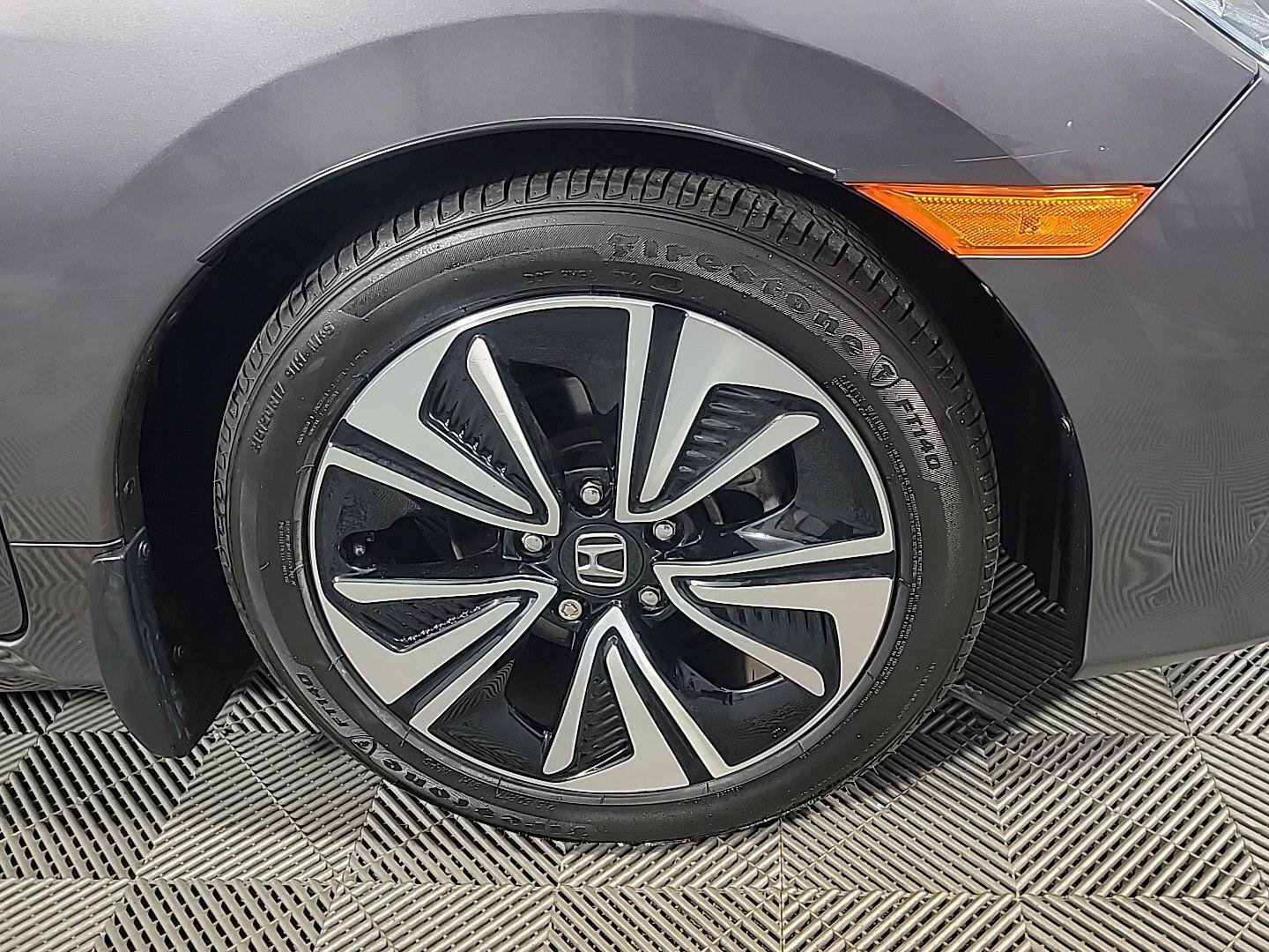Certified 2018 Honda Civic EX-T image 3