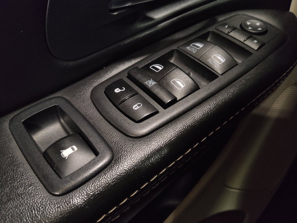 Used 2020 Dodge Grand Caravan SXT w/ Driver Convenience Group FWD image 27