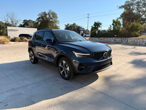 Used 2026 Volvo XC40 B4 Plus w/ Protection Package Premier FWD image 6