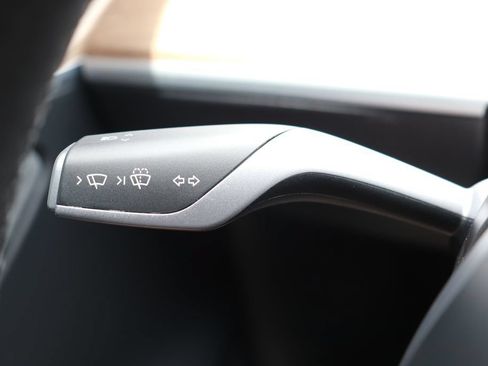 Used 2024 Tesla Model Y 2WD image 19