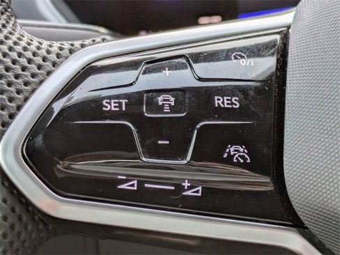 Used 2022 Volkswagen Tiguan SE R-Line image 24