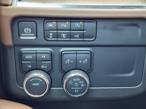 Certified 2025 Chevrolet Tahoe High Country AWD/4WD image 22