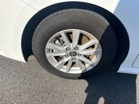 Used 2025 Toyota Camry LE FWD image 9